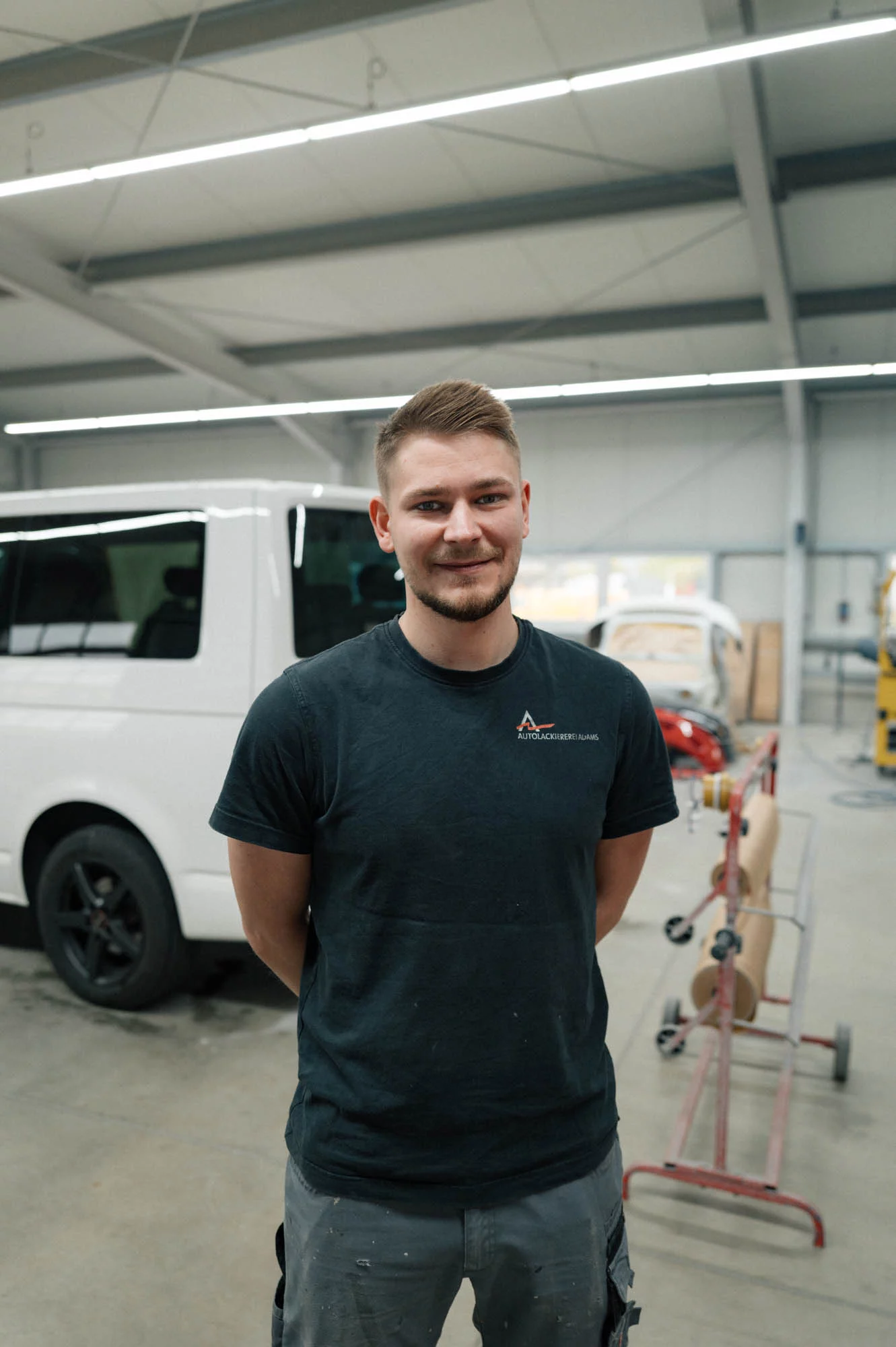 Adrian, Mitarbeiter der Autolackiererei Adams