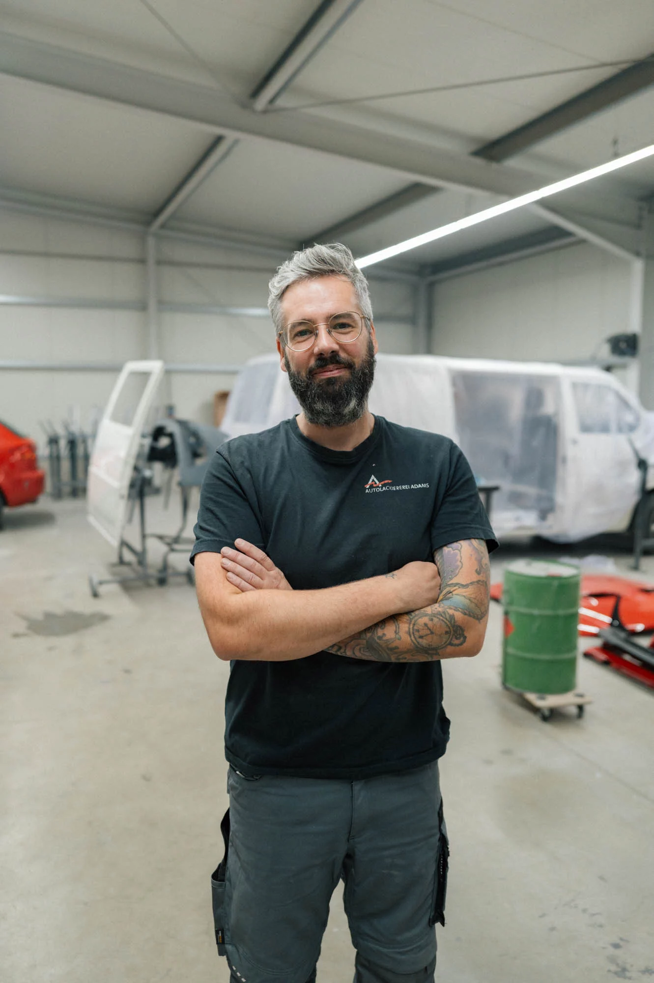 Dennis, Mitarbeiter der Autolackiererei Adams
